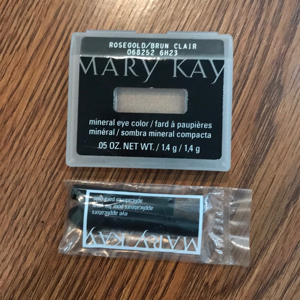 Mary Kay: Mineral Eye Color: Rose Gold